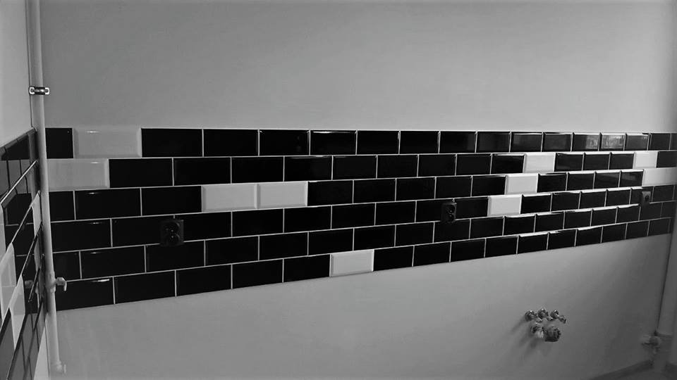 Kuchnia z płytkami cegielkowymi